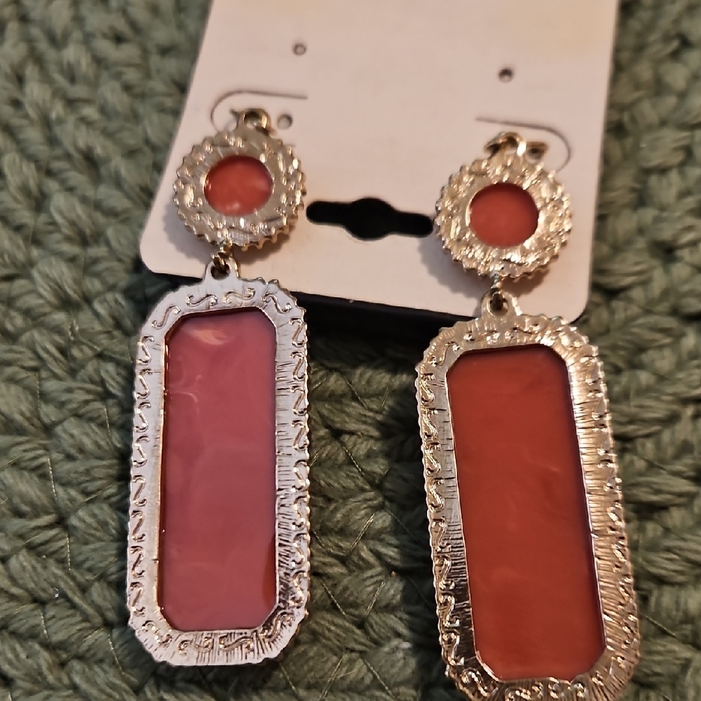 Source Unknown Gold and Coral Earrings - Picture 4 of 5